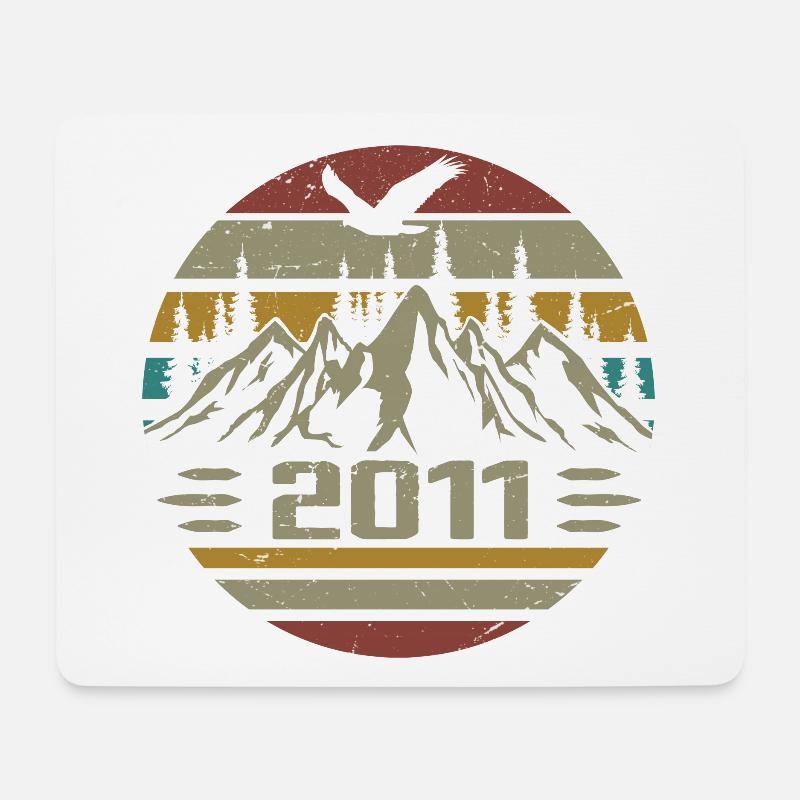 Geboren im Jahr 2011 Original Retro 2011 Geburtstagsgeschenk - Mousepad (Querformat) - Weiß