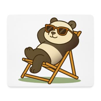 Panda détendu avec des lunettes de soleil dans une chaise longue - Tapis de souris (format paysage) - blanc - Devant