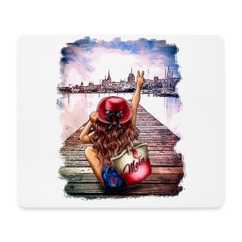 Frau brünett mit Moin-Tasche am Meer – Rostock - Mousepad (Querformat) - Weiß - Vorne