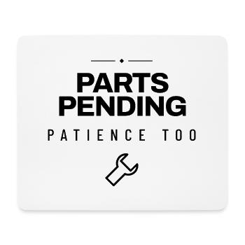 Mechaniker - Parts Pending Patience Too - Werkstat - Mousepad (Querformat) - Weiß - Vorne