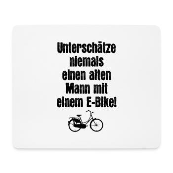 Unterschätze niemals einen alten Mann... - Mousepad (Querformat) - Weiß - Vorne