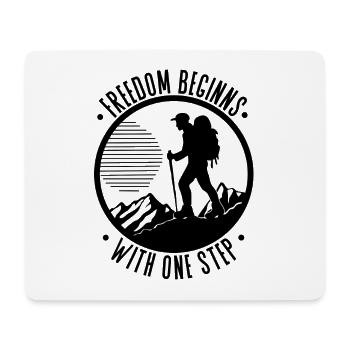 Freiheit beginnt mit einem Schritt Wandern - Mousepad (Querformat) - Weiß - Vorne