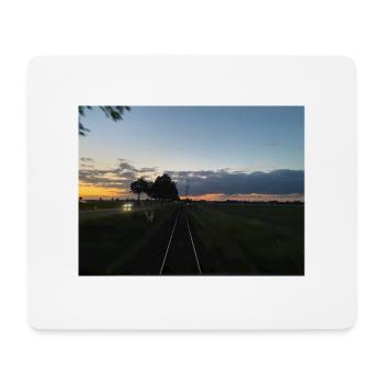 Eisenbahn fährt in den Sonnenuntergang - Mousepad (Querformat) - Weiß - Vorne