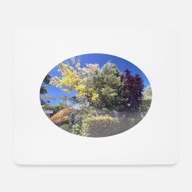 Bunte Bäume, blauer Himmel - Mousepad (Querformat) - Weiß