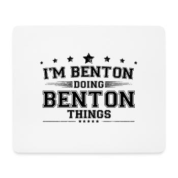 Je suis Benton en train de faire des choses Benton - Tapis de souris (format paysage) - blanc - Devant