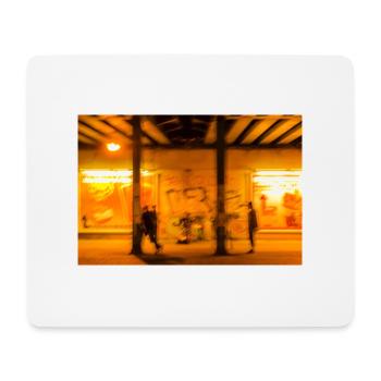 Des gens abstraits sous le pont avec de la musique dans le - Tapis de souris (format paysage) - blanc - Devant