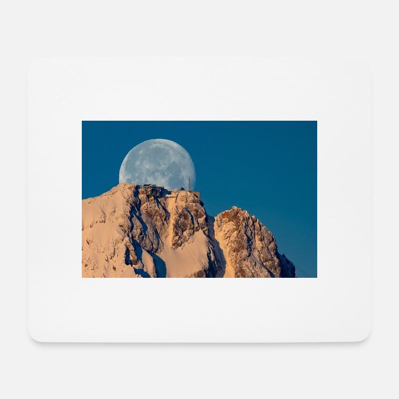 Mond hinter der Zugspitze - Mousepad (Querformat) - Weiß