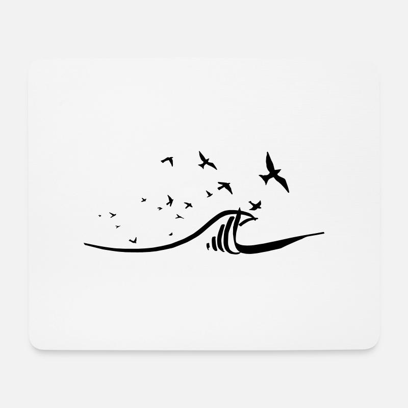Flug von Möwen über den Wellen - Mousepad (Querformat) - Weiß