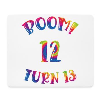 Boom Je viens d’avoir 12 ans mais j’ai hâte d’avoir 13 ans - Tapis de souris (format paysage) - blanc - Devant