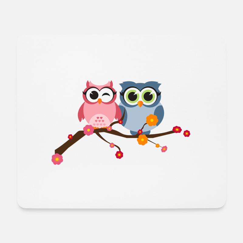 Zwei süße Eulen Vögel auf einem Ast mit Blumen - Mousepad (Querformat) - Weiß