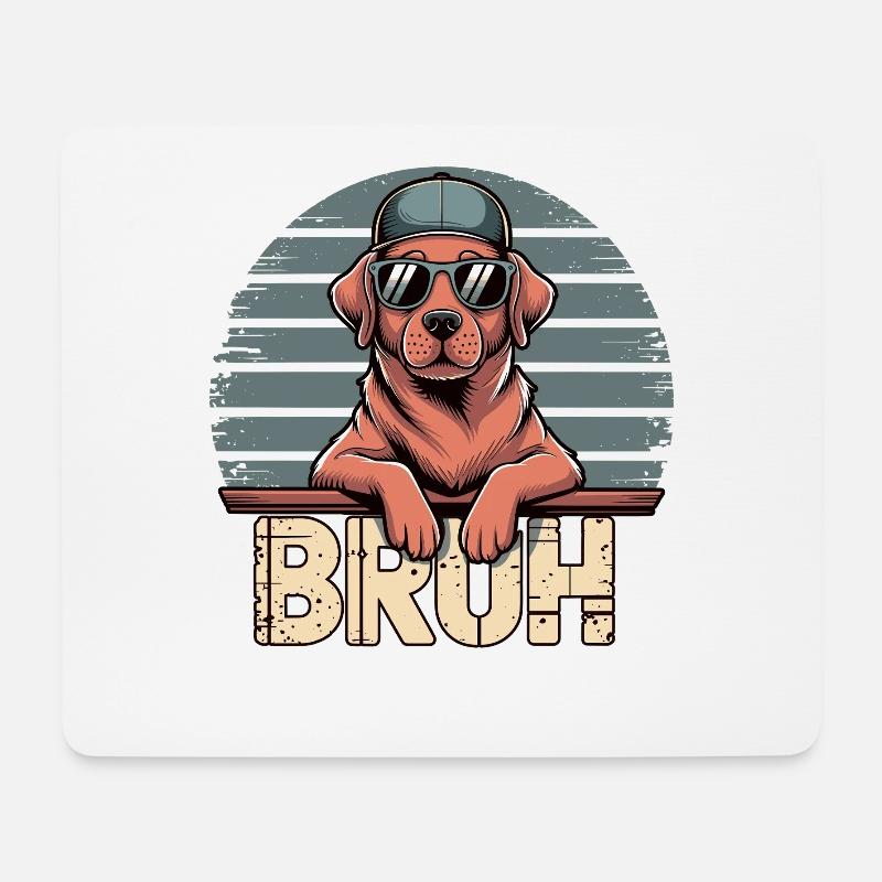 Lässiger Labrador mit Sonnenbrille und Cap - Mousepad (Querformat) - Weiß