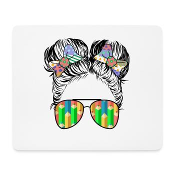 Enseignante Fille aux chignons, lunettes au crayon, Imprimé artistique coloré - Tapis de souris (format paysage) - blanc - Devant