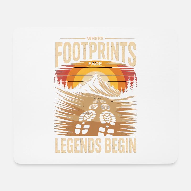 Berge Wandern Retro: Wo Legenden Beginnen - Mousepad (Querformat) - Weiß