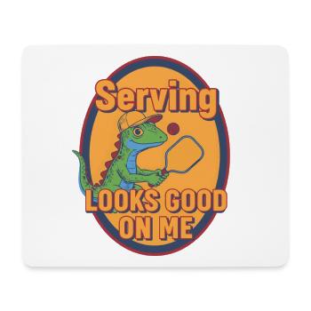 Pickleball, lustiger Spieler, der aufschlägt, steht mir gut - Mousepad (Querformat) - Weiß - Vorne