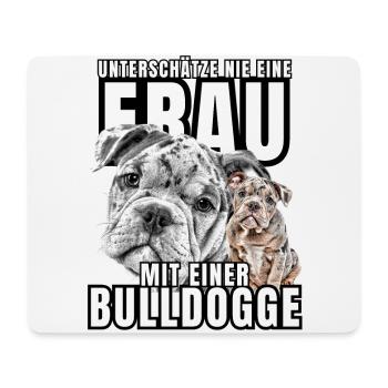 Ne sous-estimez JAMAIS une femme avec un chien bouledogue chien - Tapis de souris (format paysage) - blanc - Devant