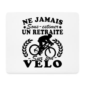 Un Retraité Sur Son Vélo Humour Retraite Cycliste - Tapis de souris (format paysage) - blanc - Devant