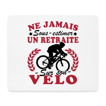 Un Retraité Sur Son Vélo Humour Retraite Cycliste - Tapis de souris (format paysage) - blanc - Devant