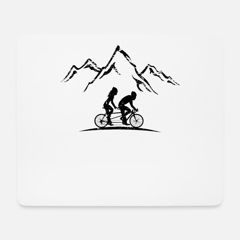 Tandem Fahrrad Tour in den Bergen - Mousepad (Querformat) - Weiß
