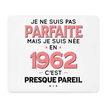 Anniversaire 60 ans - Pas parfaite née en 1962 - Tapis de souris (format paysage) - blanc - Devant