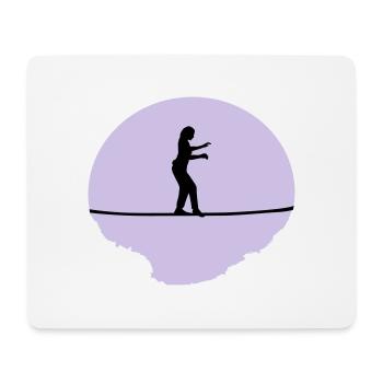 Slackline, Slacklining Frau - Mousepad (Querformat) - Weiß - Vorne