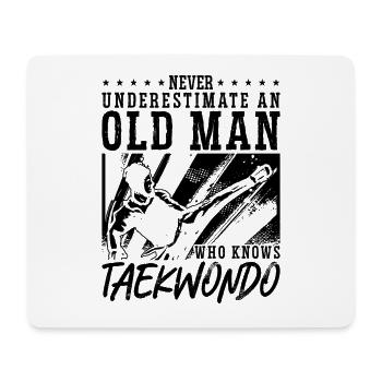Never Underestiamte An Old Man Taekwondo Fighter - Mousepad (Querformat) - Weiß - Vorne