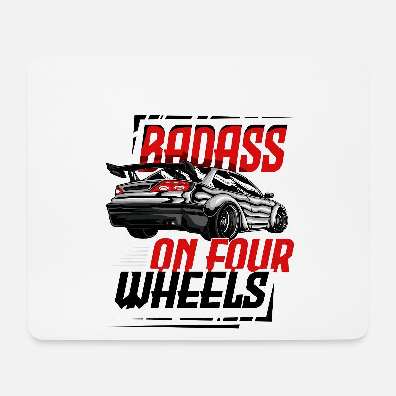 Badass auf vier Rädern für einen Auto-Enthusiasten - Mousepad (Querformat) - Weiß
