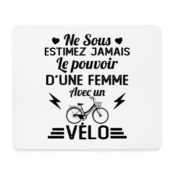 Une Femme Avec un vélo cadeau pour cycliste - Tapis de souris (format paysage) - blanc - Devant
