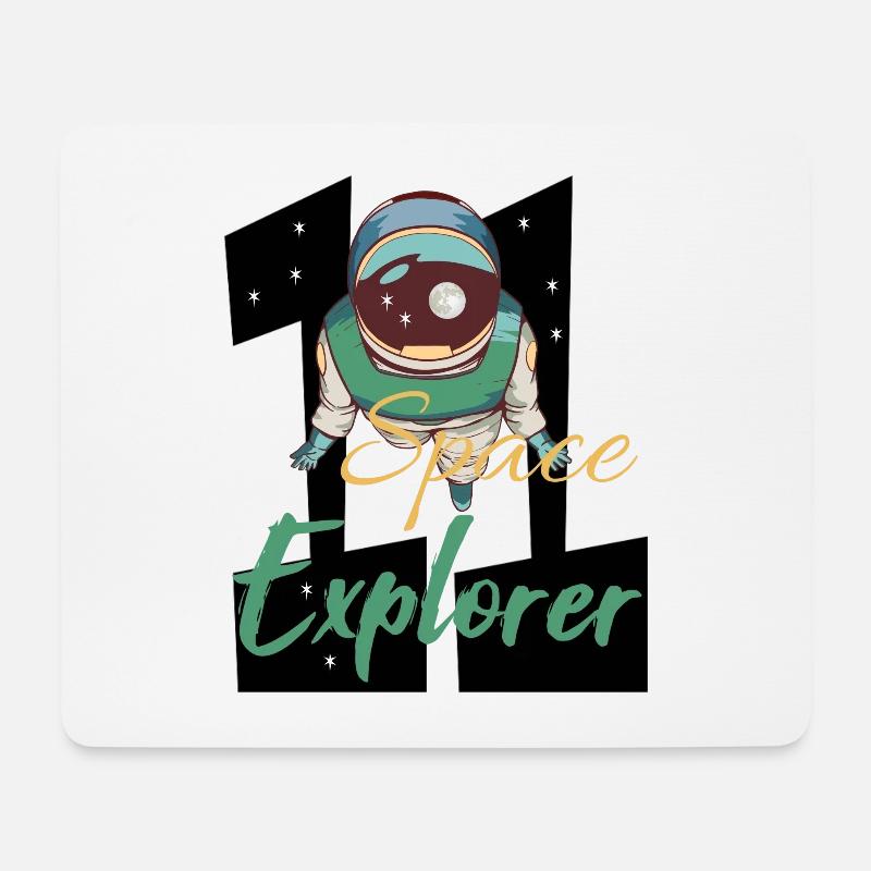 Astronaut im Weltall - 11. Geburtstag - Mousepad (Querformat) - Weiß