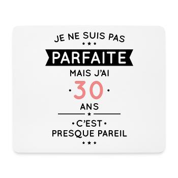 Anniversaire 30 ans - Pas parfaite mais 30 ans - Tapis de souris (format paysage) - blanc - Devant