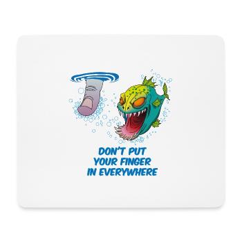 Steck den Finger nicht überall rein | Piranha Fish - Mousepad (Querformat) - Weiß - Vorne