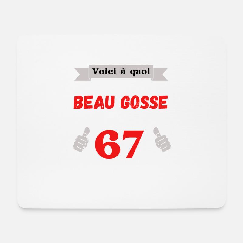 So sieht ein gutaussehender 67-jähriger Mann aus - Mousepad (Querformat) - Weiß