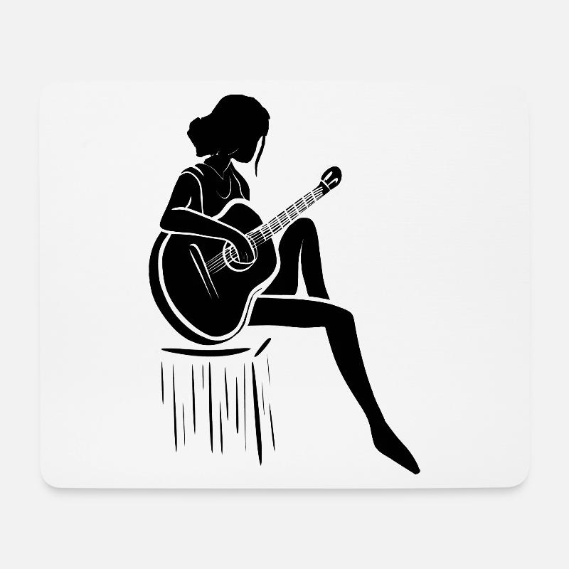 Junge Frau spielt zart Gitarre - Mousepad (Querformat) - Weiß