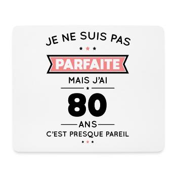 Anniversaire 80 ans - Pas parfaite mais 80 ans - Tapis de souris (format paysage) - blanc - Devant