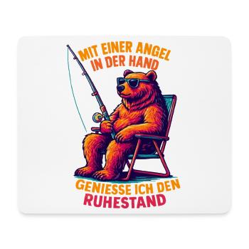 Angler Ruhestand: Cooler Bär mit Sonnenbrille - Mousepad (Querformat) - Weiß - Vorne