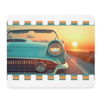 Cabriolet rétro dans un coucher de soleil cinématographique - Tapis de souris (format paysage) - blanc - Devant