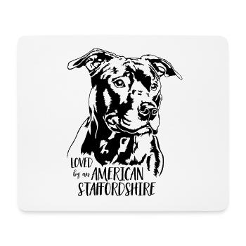 Aimé par un chien américain du Staffordshire Wilsigns - Tapis de souris (format paysage) - blanc - Devant