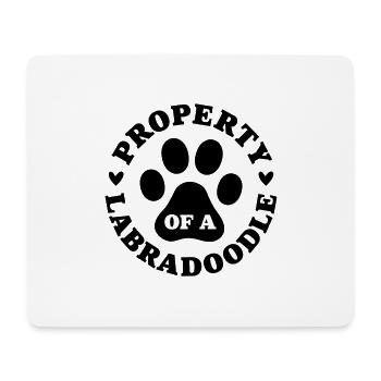 Propriété d’un Labradoodle - Tapis de souris (format paysage) - blanc - Devant