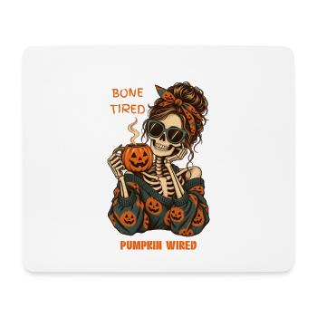 Knochenmüde, mit Kürbis verdrahtetes Halloween-Skelett - Mousepad (Querformat) - Weiß - Vorne