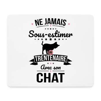Sous-estimer une trentenaire avec son chat - Tapis de souris (format paysage) - blanc - Devant