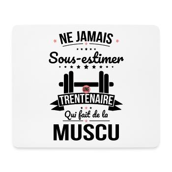 Sous-estimer une trentenaire qui fait de la muscu - Tapis de souris (format paysage) - blanc - Devant