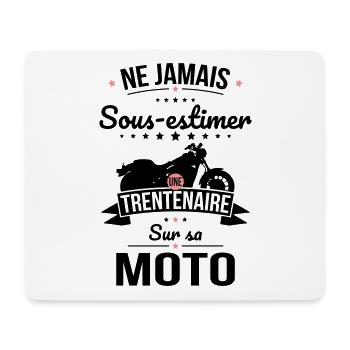 Sous-estimer une trentenaire sur sa moto - Tapis de souris (format paysage) - blanc - Devant