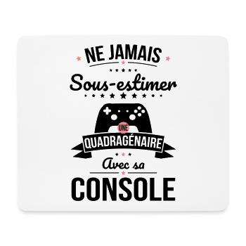 Sous-estimer une quadragénaire avec sa console - Tapis de souris (format paysage) - blanc - Devant