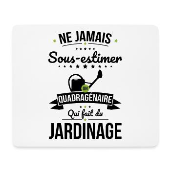 Sous-estimer quadragénaire qui fait du jardinage - Tapis de souris (format paysage) - blanc - Devant