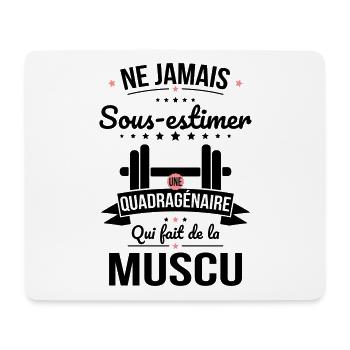 Sous-estimer quadragénaire qui fait de la muscu - Tapis de souris (format paysage) - blanc - Devant