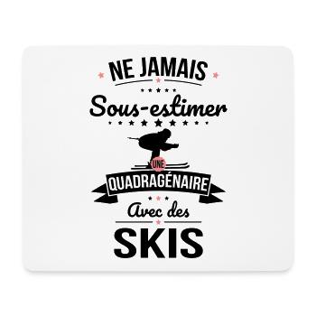 Sous-estimer une quadragénaire avec des skis - Tapis de souris (format paysage) - blanc - Devant