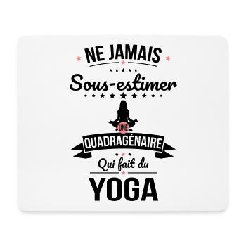 Sous-estimer une quadragénaire qui fait du yoga - Tapis de souris (format paysage) - blanc - Devant