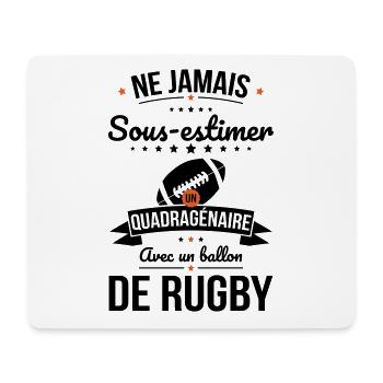 Sous-estimer un quadragénaire avec ballon de rugby - Tapis de souris (format paysage) - blanc - Devant