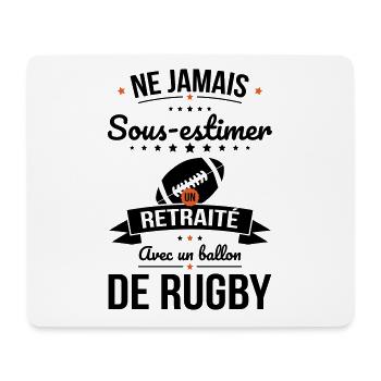 Sous-estimer un retraité avec un ballon de rugby - Tapis de souris (format paysage) - blanc - Devant