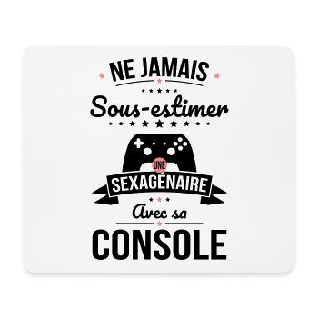 Sous-estimer une sexagénaire avec sa console - Tapis de souris (format paysage) - blanc - Devant