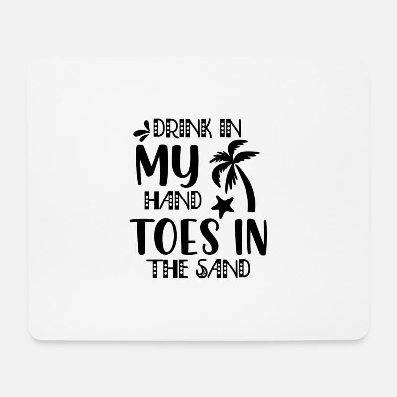 Drink in my hand, toes in the sand - Mousepad (Querformat) - Weiß